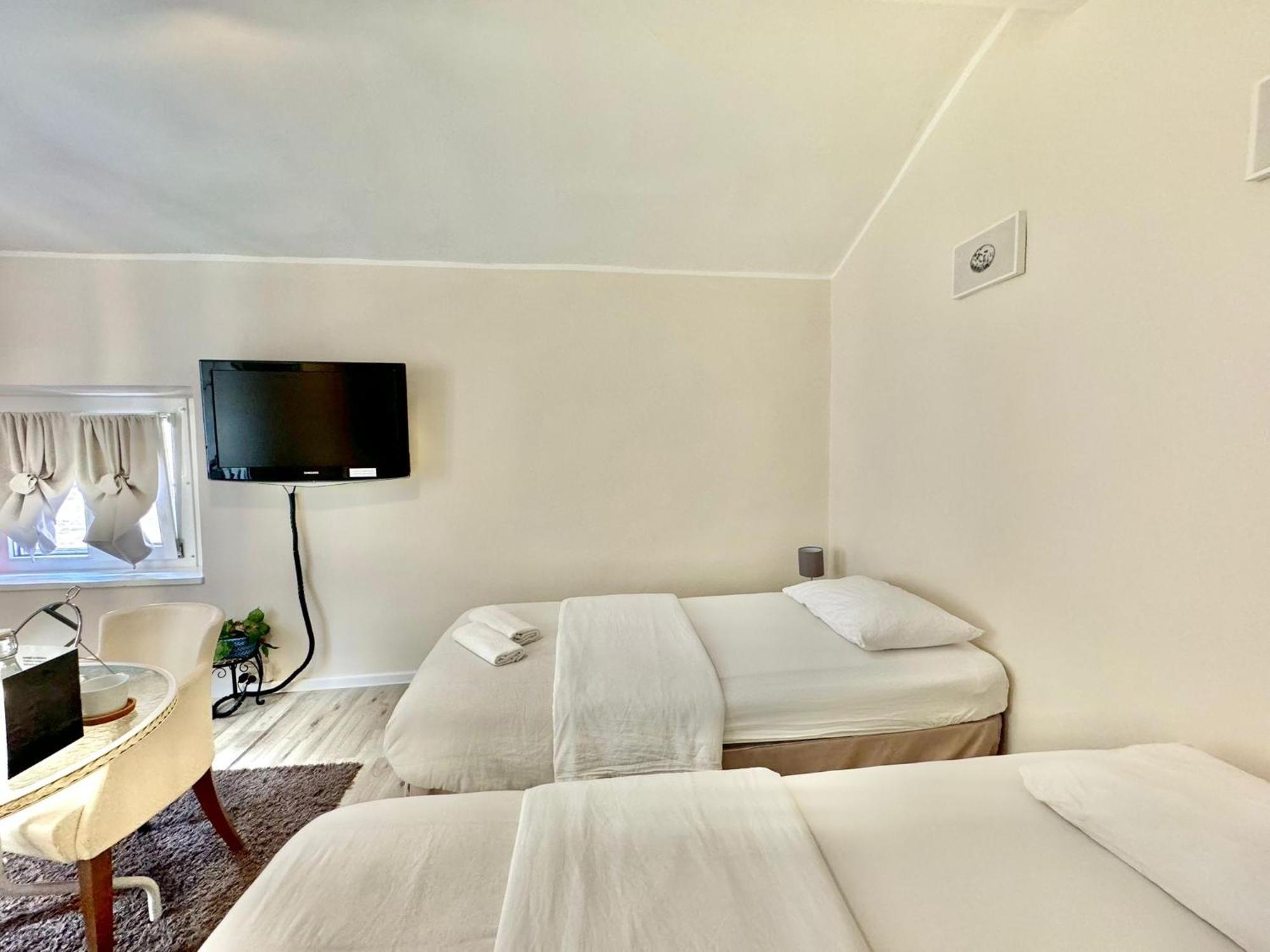 Maison Sarraj Parma Bagian luar foto