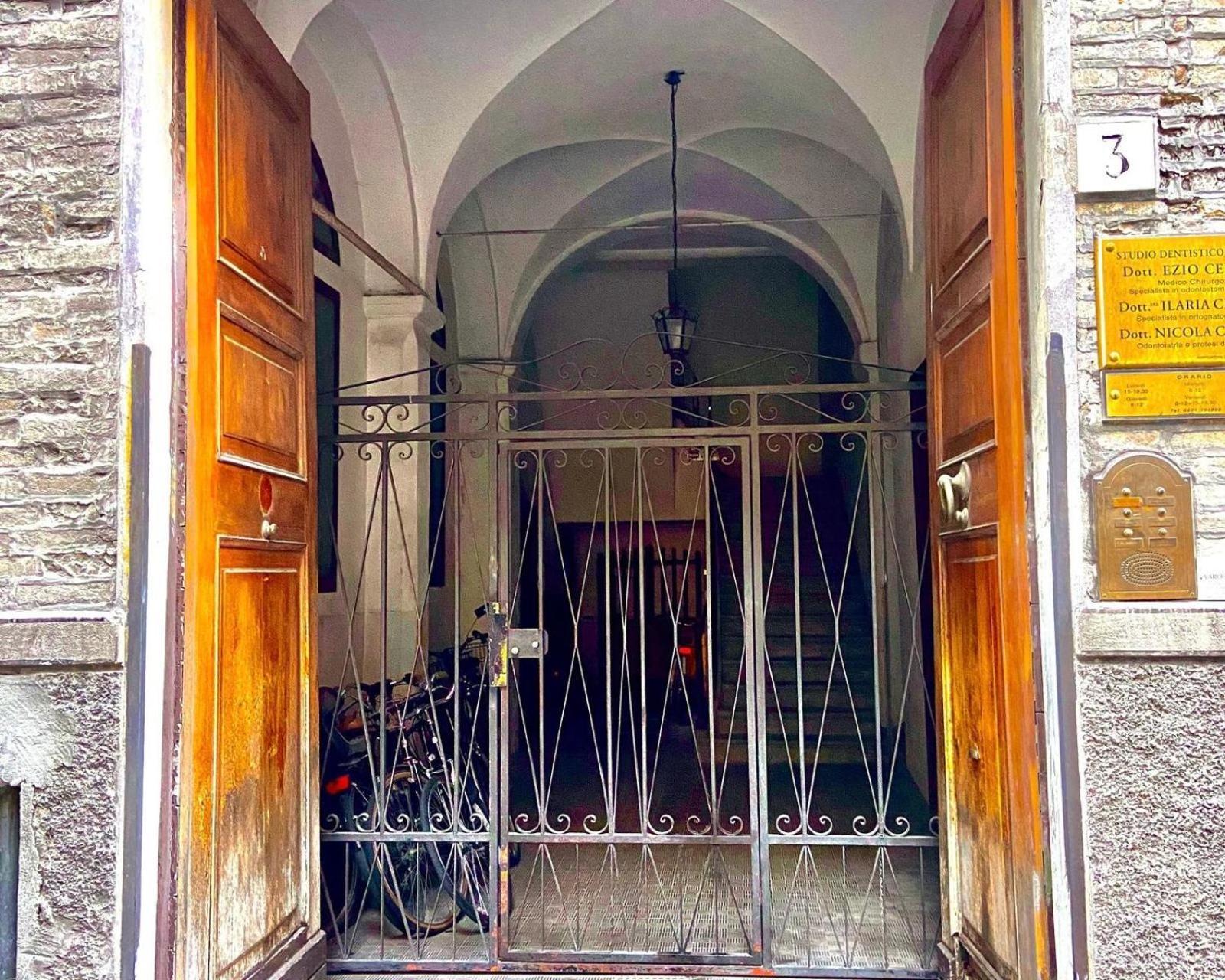 Maison Sarraj Parma Bagian luar foto